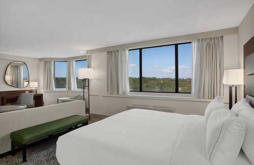 Crystal City Hotel | Hilton Arlington National Landing