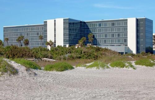 Cocoa Beach Hotel | Hilton Cocoa Beach Oceanfront