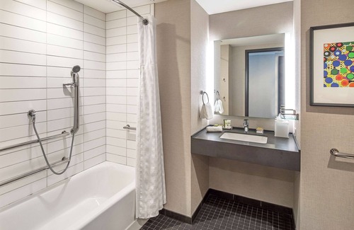 Downtown Des Moines Hotel | Hilton Des Moines Downtown