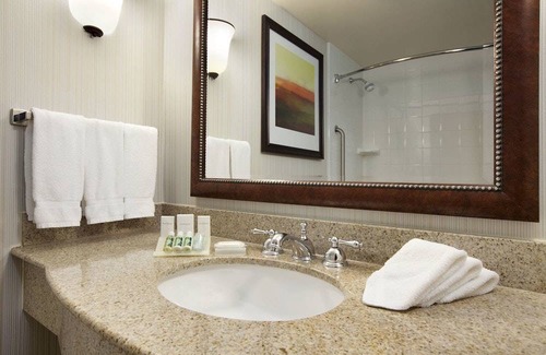 Rancho Bernardo Hotel | Hilton Garden Inn San Diego/Rancho Bernardo 1 King Deluxe 1 Bedroom Suite Hearing Accessible Accessible