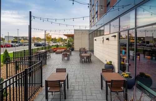 Brookfield Hotel | Hilton Garden Inn Milwaukee Brookfield Conference Center