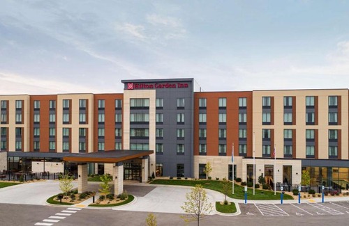 Brookfield Hotel | Hilton Garden Inn Milwaukee Brookfield Conference Center