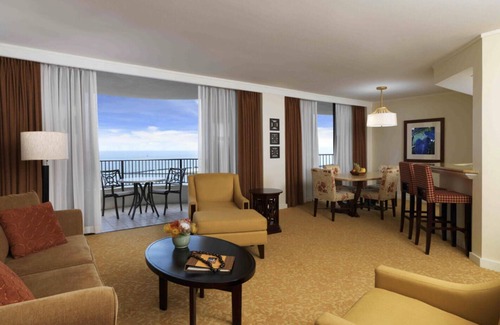 Waikiki Resort | π΄ Hilton Hawaiian Village β¨ Experience Paradise in a 2 BR Oceanview-Sleeps 6