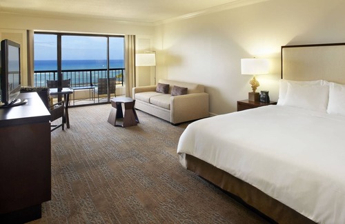 Waikiki Resort | π΄ Hilton Hawaiian Village β¨ Experience Paradise in a 2 BR Oceanview-Sleeps 6