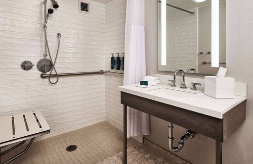 Country Club Plaza Area Hotel | Hilton Kansas City Country Club Plaza