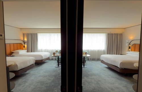Puteaux Hotel | Hilton Paris La Defense Hotel