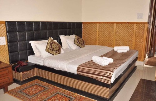 Kausani Hotel | Himalaya Mount View Resort