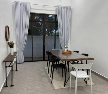 Kemaman House | Hinggap Stay