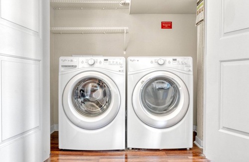Barton Heights Apartment | Hip Barton Springs 1BR w/ Gym, Pool & W/D, nr Zilker, by Blueground