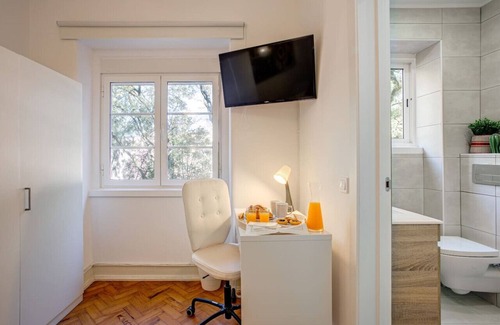 Sao Joao de Deus Apartment | Hip Tailor Made Flat in Areeiro