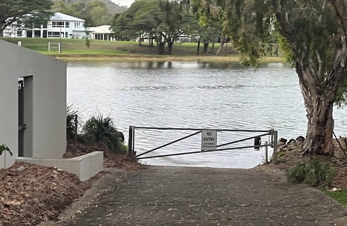 Thuringowa Central House | Hippy haven naturist retreat CO. Organic gardens eco home. CO. Relax and enjoy