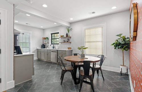 Shelbyville House | Historic 1909 Gem/Modern Comfort on the Bourbon Trail