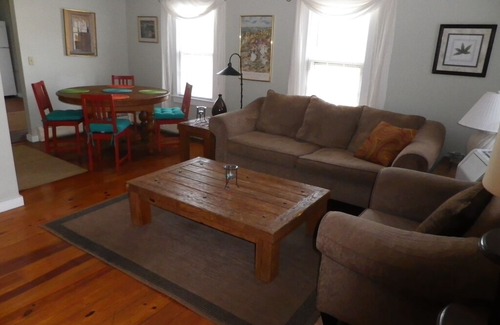 Block Island Apartment | Historic 2 Bedroom (Sleeps 6) Tastefully Decorated, ~AC~apartment