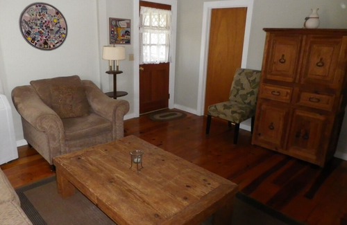 Block Island Apartment | Historic 2 Bedroom (Sleeps 6) Tastefully Decorated, ~AC~apartment