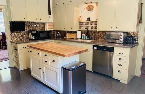 Bethany House | Historic 200-year-old home in the the Pocono Mtns