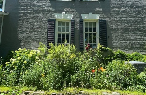 Bethany House | Historic 200-year-old home in the the Pocono Mtns