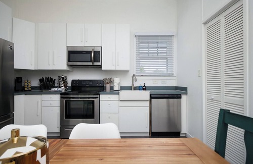 Southtown Condo | Historic 3BR Near Riverwalk | Corporate/Relocation Wi-Fi W/D 30+ Nights