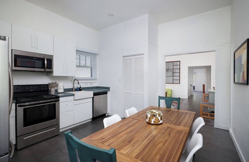 Southtown Condo | Historic 3BR Near Riverwalk | Corporate/Relocation Wi-Fi W/D 30+ Nights