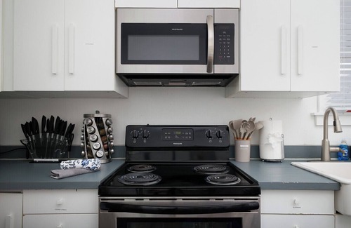 Southtown Condo | Historic 3BR Near Riverwalk | Corporate/Relocation Wi-Fi W/D 30+ Nights