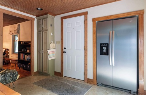 Celo Cabin | Historic cabin on 14 acres in the mountains of western NC, Wi-Fi & W-D