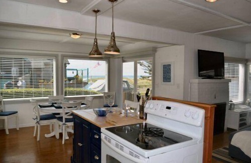 Downtown Cannon Beach House | Historic Cannon Beach Home - 50 Steps From The Sand - West Presidential Streets