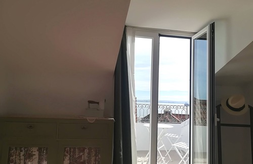 Santo Estevao Apartment | Historic Center Alfama, Wifi, Transport, 3rd floor