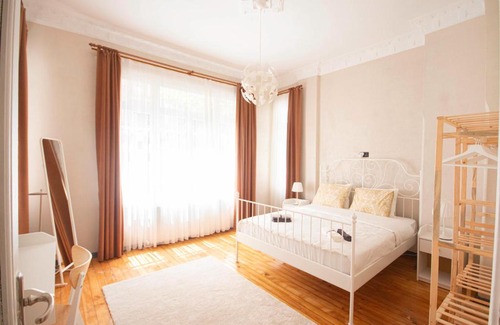 Cihangir Apartment | Historic Charming Apartment