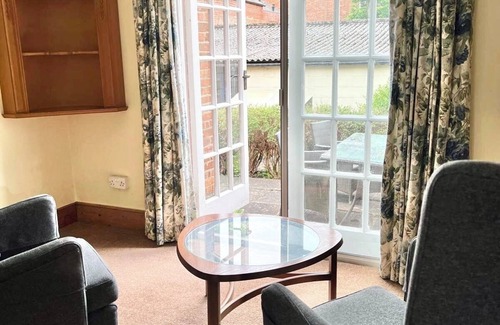Oxford House | Historic city centre, large rooms, sleeps 10, free parking. Fast wifi.