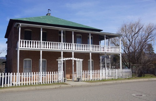 Etna House | Historic Collier Hotel Vacation Rental