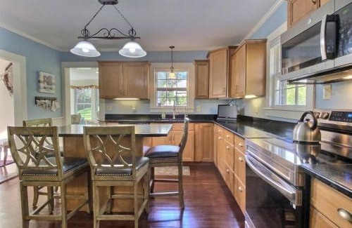 Litchfield Historic District House | Historic Colonial Pool Walk to Town