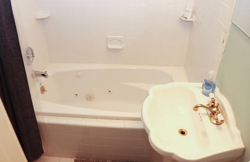 Osceola Hotel | Historic Commercial Hotel (Est.1868) Sally Rand Suite