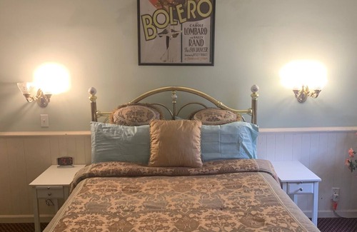 Osceola Hotel | Historic Commercial Hotel (Est.1868) Sally Rand Suite