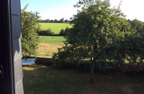 Chemire-en-Charnie Cottage | Historic Cottage in Nature Reserve with Modern Comforts, Near Forest, 8 Guests, Accessible