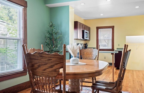 Bedford Apartment | Historic District|Fully Stocked Kitchen|Coffee Bar|Sleeps 6
