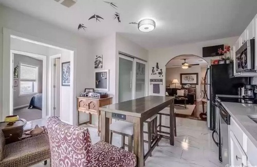 Hot Springs Apartment | Historic Downtown Apartment overlooking Bathhouse row
