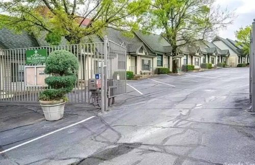 Hot Springs Apartment | Historic Downtown Apartment overlooking Bathhouse row