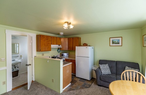 Anacortes Apartment | Historic Downtown Anacortes One Bedroom Apartment