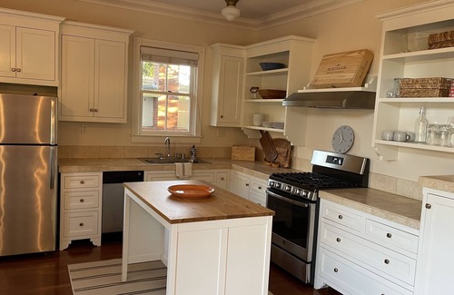 Yountville House | Historic Downtown Yountville Napa Valley Charmer