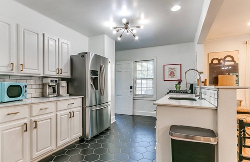 Corridor South House | Historic Elegance in Crown Heights - Steps to Parks, Minutes to Fun