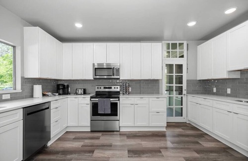 Spokane House | Historic Family Home with 8 BDRMS, 8 BATHS & 3 Kitchens!