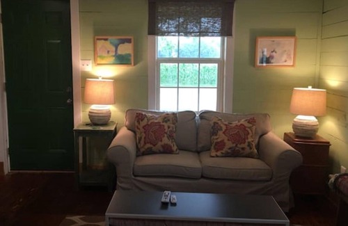 Marion House | Historic farmhouse D’Mem 7 Min, ❤️1 Pet free 2nd pet considered for fee