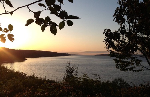 Langley House | Historic Farmhouse -Stunning Waterfront Views! 5 Bedrooms.