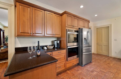 Trumansburg House | Historic FLX Colonial | 20 mins to Ithaca | Pond