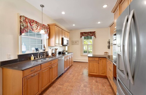 Trumansburg House | Historic FLX Colonial | 20 mins to Ithaca | Pond