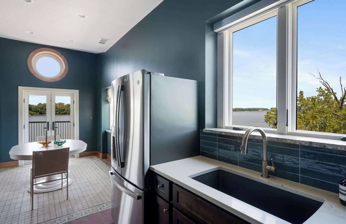 Glenview House | Historic Gaffney House, Exclusive River Estate
