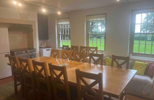 Tadcaster House | Historic Hall Wing nr York & Leeds + free Hot tub!