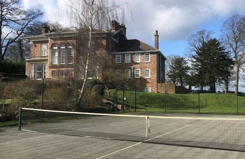 Tadcaster House | Historic Hall Wing nr York & Leeds + free Hot tub!