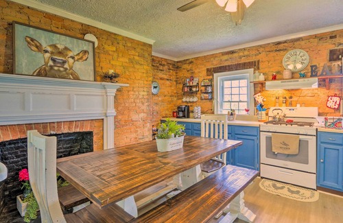 Fishers Hill House | Historic 'Hammond House' w/Wine Country View!