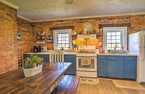 Fishers Hill House | Historic 'Hammond House' w/Wine Country View!