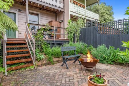 Glebe House | Historic Home close to CBD 3Brm with views
